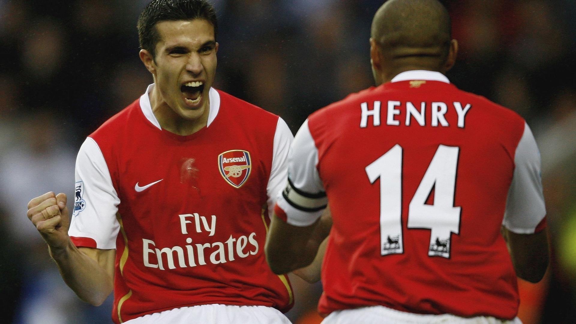 中国男足加强技战术训练